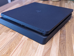 Sony PlayStation 4 Slim (2 foto / 2)