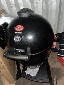 Grill Char-Griller Akorn (1 foto / 2)