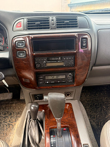 Nissan Patrol (8 foto / 10)