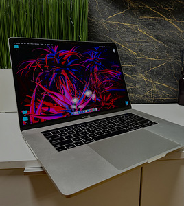 MacBook Pro 15" 2017 i7 TouchBar (1 фото из 4)