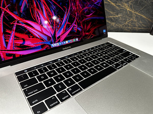 MacBook Pro 15" 2017 i7 TouchBar (2 фото из 4)