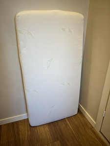Kookos-vaht-kookos Aloe Vera madrats 60x120 cm + lisandid (1 foto / 6)