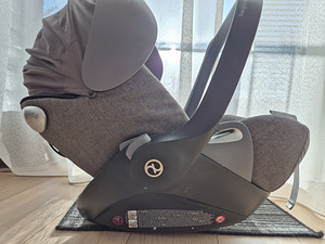 Cybex turvahäll koos isofix alusega (2 foto / 4)