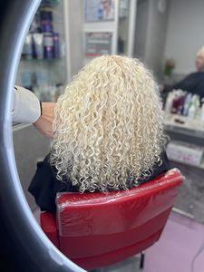 Juuksur kolorist Lasnamäel (4 foto / 10)