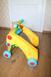 Ходунки и игрушки (6 фото из 7)