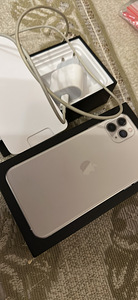 iPhone 11 Pro макс 256 ГБ (4 фото из 4)