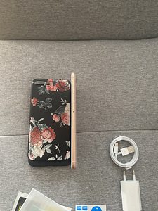 iPhone 8 Plus 64GB Gold Heas Seisukorras (3 foto / 7)