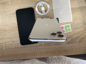iPhone 11 Pro Max, 64 ГБ, серебристый (4 фото из 6)