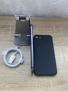 iPhone 8 64GB Heas Seisukorras, Uus Aku (3 foto / 7)