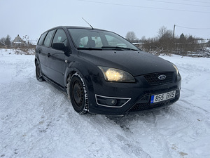 Ford Focus (4 foto / 5)