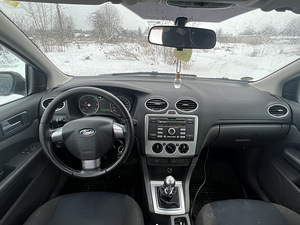 Ford Focus (5 foto / 5)