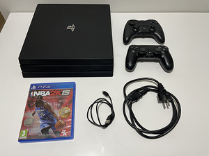Playstation 4 Pro + 2 Controllers + 1 game (1 foto / 3)