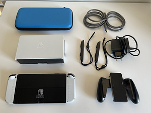 Nintendo Switch OLED White + чехол (3 фото из 6)