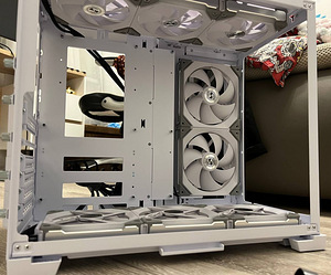 Lian Li O11 Dynamic mini snow + Lian Li uni fans (2 foto / 8)