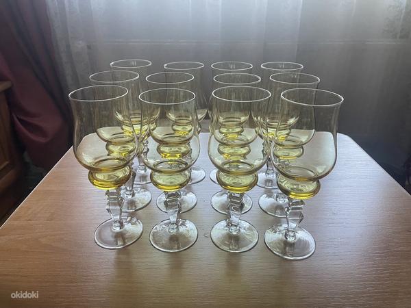 Kollased veiniklaasid (foto #1)