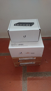 Ubiquiti USG + 2 x Unifi AP 6 Lite + EdgeRouter ER-X (1 foto / 10)