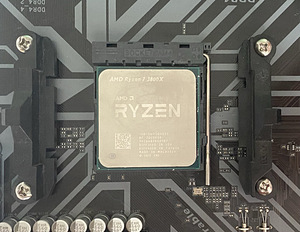 Ryzen 7 3800X 8/16 + AMD Wraith Prism (Stock Cooler) (3 foto / 6)