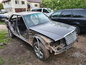 Продам капот w124 (2 фото из 6)