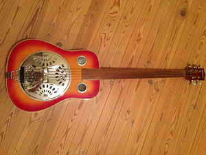 Basskitarr (akustiline) (1 foto / 2)