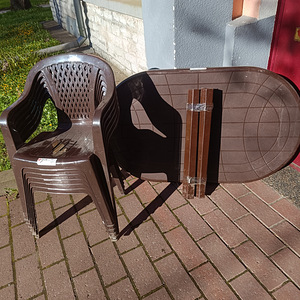 Plastikust laud ja toolid (1 foto / 10)