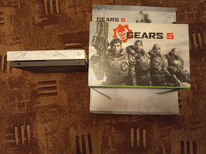 Xbox one x limited edition (1 foto / 4)
