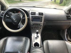 Toyota avensis 2.2 110kw (8 foto / 8)