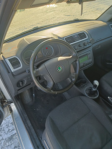 Škoda Fabia (7 foto / 7)