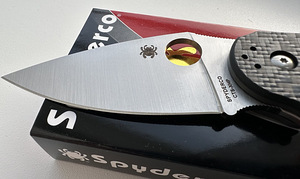 Spyderco Domino Carbon fiber XHP Knife C172CFTIP (7 foto / 10)