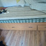Письменный стол и кровать с матрасами (фото #1)