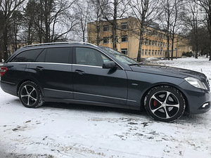 Mercedes-Benz E350 AVANGADRE blueEfficiency 3.0 CDI 170kw (5 foto / 11)