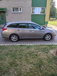 Toyota Auris (1 фото из 5)
