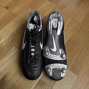 Jalgpalli butsad Nike Air Legend (44) (3 foto / 5)