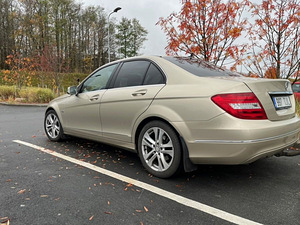 Mercedes-Benz C180 Avantgarde (2 foto / 8)