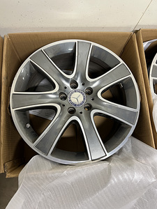 Оригинальные диски Mercedes Benz (4 фото из 7)