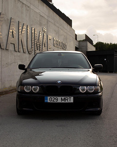 BMW E39 ПОЛНЫЙ ПАКЕТ (4 фото из 9)