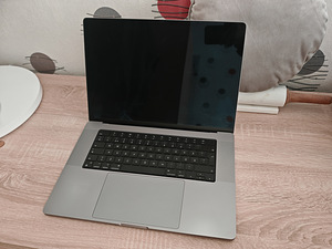 MacBook Pro | M1 Pro | 16" | 512GB | 16GB + Decoded Sleeve (2 foto / 8)