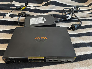 Aruba 2530-8G PoE+Switch J9774A (1 foto / 4)