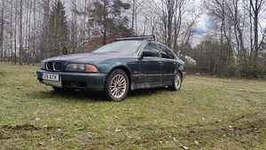 BMW 525 TDS (2 foto / 6)
