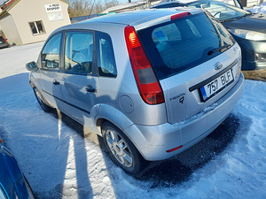 Ford Fiesta (4 foto / 7)