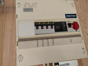 Moodulmaja 59,5m2 / Soojakud 9x3.3m / “Konteiner maja” (8 foto / 9)