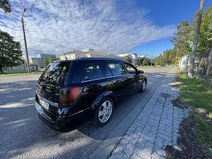 Opel Astra Wagon (9 фото из 15)