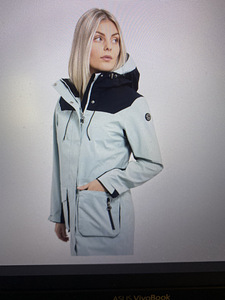 Luhta parka,suurus 44,kantud vähe. (1 foto / 4)