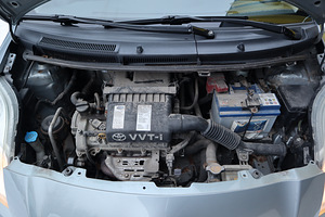TOYOTA YARIS 1.2 64KW (12 foto / 15)