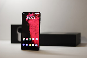 Unikaalne Essential Phone 360 kaameraga, uueväärne (3 foto / 8)