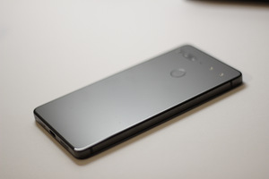 Unikaalne Essential Phone 360 kaameraga, uueväärne (5 foto / 8)