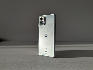 Uueväärne Moto Edge 30 Neo 5G Compact (1 foto / 6)