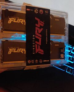DDR5 64GB 5600MT/s Kingston Fury RGB (1 foto / 2)