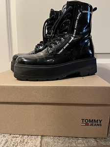 Tommy Jeans kleit ja saapad (2 foto / 10)