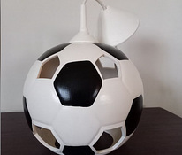 Müüa jalgpalli-kujuline laelamp