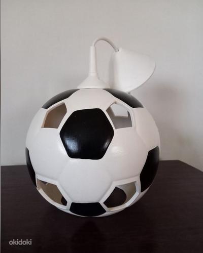 Продам потолочный светильник в форме футбольного мяча (фото #1)